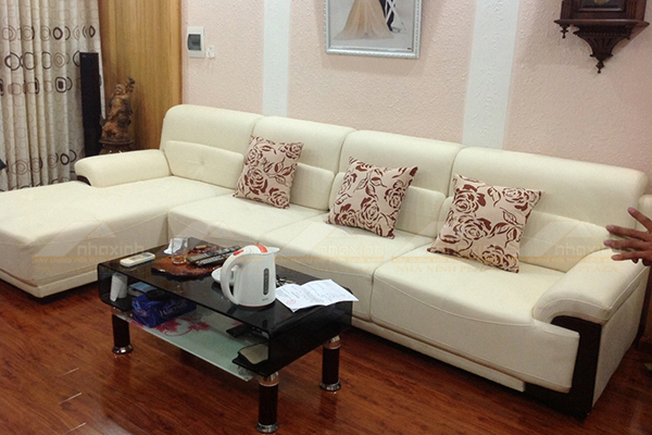 Ghế sofa da dù thiết kế đơn giản nhưng vẫn bật lên được sự sang trọng và đẳng cấp cho căn nhà
