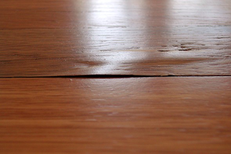 Sàn gỗ là món đồ nội thất rất "khó tính" và nhanh hỏng nếu bạn không biết lựa chọn chủ đầu tư cẩn thận