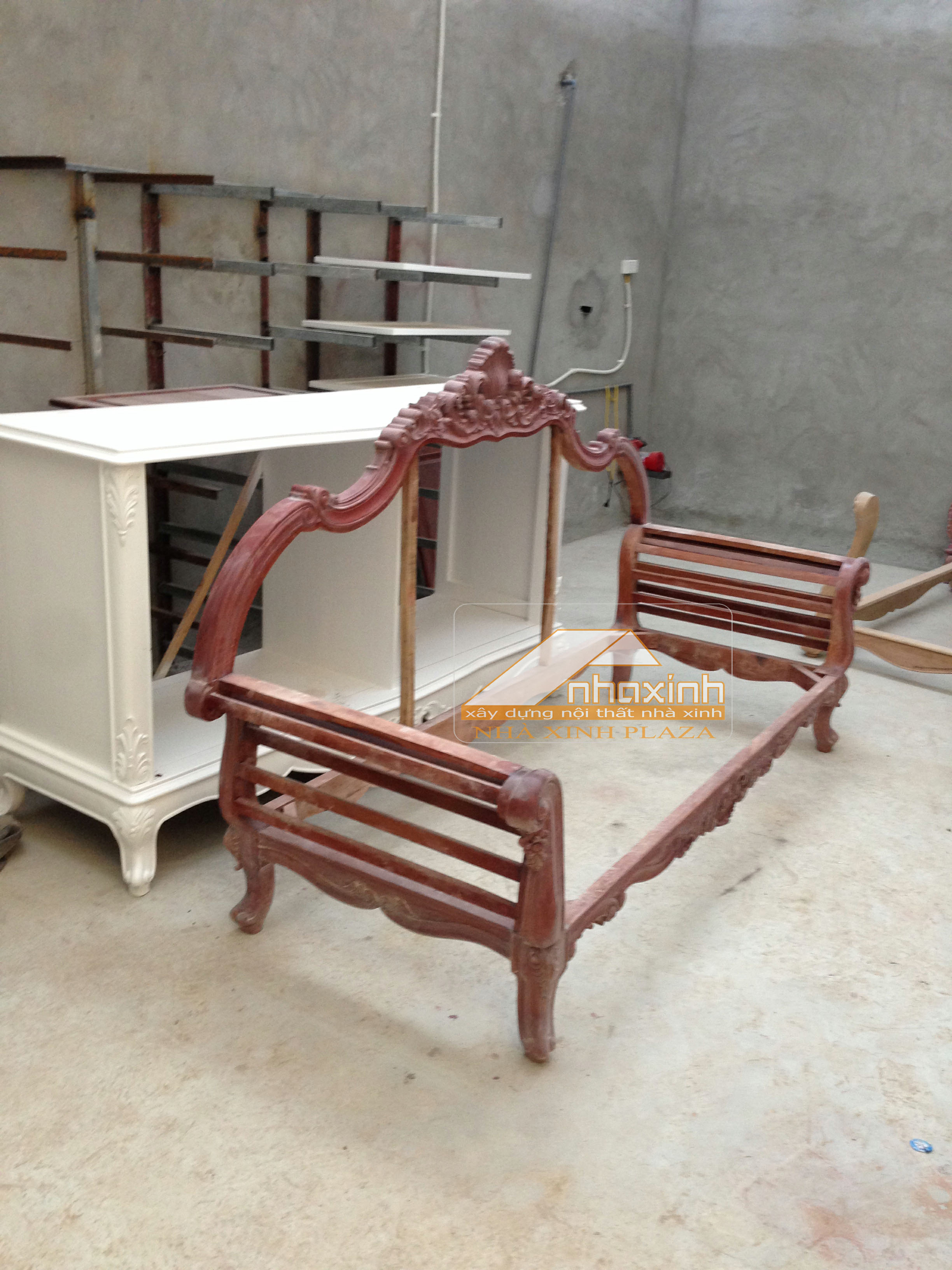 Xưởng sản xuất đồ nội thất cổ điển tại Hà Nội
