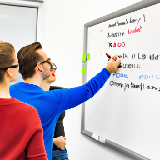 Một nhóm người cùng nhau hợp tác viết mã trên bảng trắng