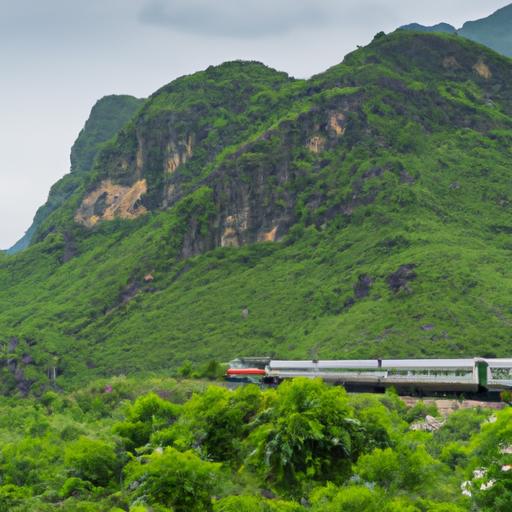 Tàu hỏa trên cảnh đẹp đường sắt từ Hồ Chí Minh đến Hà Nội