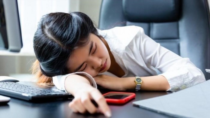 8Đừng ngủ trưa muộn để tránh ảnh hưởng đến sức khỏe, vì việc ngủ nhiều vào giữa ngày có thể làm giảm năng suất lao động và ảnh hưởng đến giấc ngủ vào ban đêm.