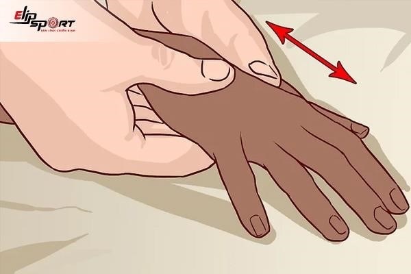 Cách xoa bóp các đốt ngón tay giúp giảm đau và căng thẳng, đồng thời còn kích thích tuần hoàn máu và cải thiện sức khỏe. Nên thực hiện theo đúng cách để đạt được hiệu quả tốt nhất.