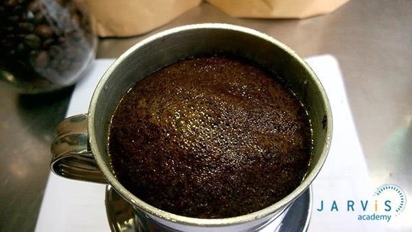 Hướng dẫn pha chế cà phê phin lớn sẽ giúp bạn tạo ra một tách cà phê đậm đà, thơm ngon và đặc trưng của Việt Nam. Bạn sẽ được học cách chọn cà phê, chuẩn bị phin và pha chế để đạt được hương vị tốt nhất.