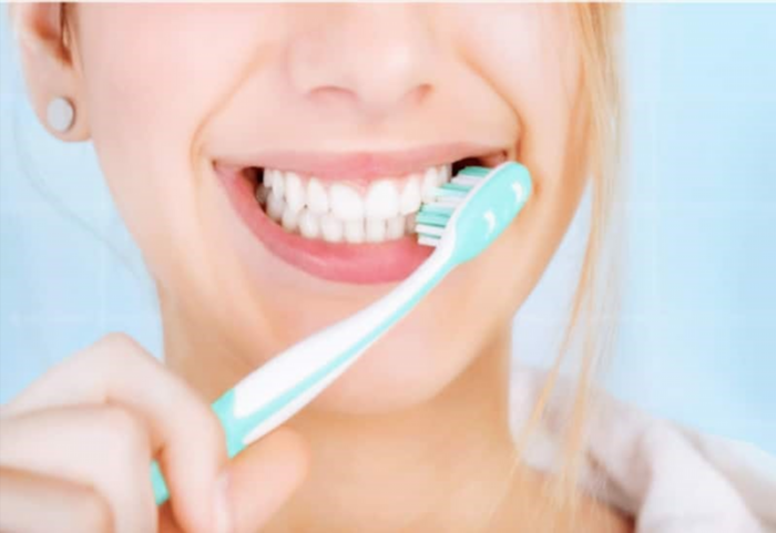 Chăm sóc răng miệng đúng cách là cách tốt nhất để duy trì sức khỏe răng miệng, tránh các bệnh lý răng và nướu, giúp cho hơi thở luôn thơm mát và tăng cường sự tự tin trong giao tiếp.