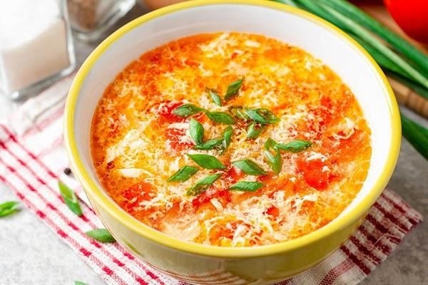 Cách nấu canh cà chua trứng không tanh, nhanh, hấp dẫn