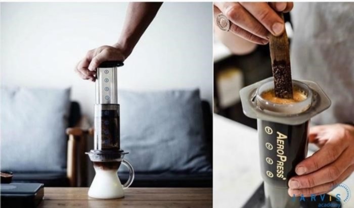 Ngoài cách pha cafe espresso bằng máy, bạn còn có thể thử pha bằng tay với 2 cách pha khác nhau là phương pháp phin và phương pháp Moka.