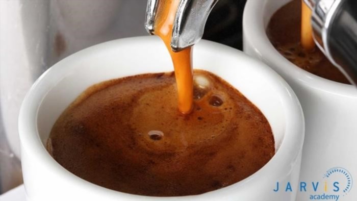 1. Phương pháp pha espresso. bằng máy được thực hiện bằng cách nén cà phê vụn vào một chiếc portafilter rắn, sau đó đưa vào máy pha espresso để nước nóng được đẩy qua cà phê vụn với áp suất cao, tạo ra một tách cafe đậm đà và thơm ngon.