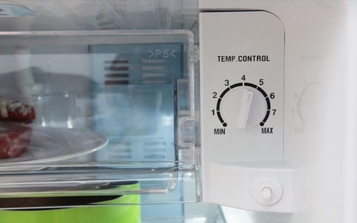 Cách chỉnh nhiệt độ tủ lạnh Panasonic dòng truyền thống giúp bạn điều chỉnh độ lạnh phù hợp với nhu cầu sử dụng và bảo quản thực phẩm tốt hơn, đảm bảo độ tươi ngon và an toàn cho sức khỏe của gia đình.
