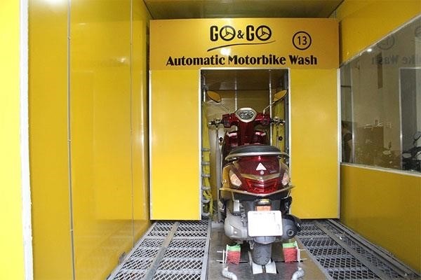 Mô hình rửa xe tự động là công nghệ hiện đại được sử dụng để rửa xe một cách nhanh chóng và tiết kiệm thời gian. Nó bao gồm các bộ phận như cảm biến, bộ điều khiển và bộ phận rửa để đảm bảo sự hiệu quả và an toàn cho xe.