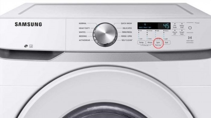 Sử dụng chức năng chỉ vắt trên máy giặt giúp bạn loại bỏ nhiều nước hơn khi giặt quần áo, giúp tiết kiệm thời gian và năng lượng trong quá trình sấy khô.