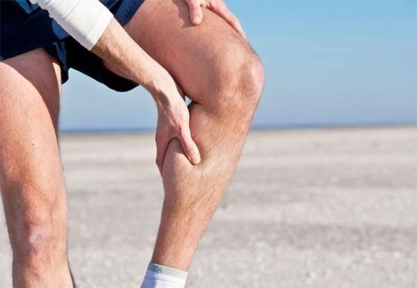 Nguyên nhân gây đau nhức chân có thể do chấn thương, tình trạng mất cân bằng cơ thể, đau cơ do tập luyện quá mức hoặc do bệnh lý ở đôi chân.
