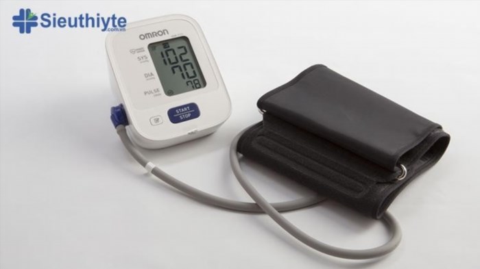 Thiết bị đo huyết áp điện tử Omron HEM-7121 cho phép đo trên cánh tay. là một sản phẩm cao cấp được thiết kế để đo lường chính xác và đáng tin cậy huyết áp của người dùng. Với công nghệ tiên tiến, máy đo này mang lại sự thuận tiện và dễ sử dụng cho mọi người, đặc biệt là những người có vấn đề về sức khỏe liên quan đến huyết áp.
