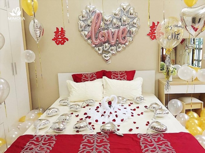 Dưới đây là 7+ mẫu trang trí phòng cưới đẹp, đơn giản mà vẫn mang lại sự sang trọng và lãng mạn cho ngày trọng đại của bạn.