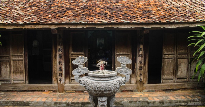 Nhà gỗ truyền thống ở Đồng Tháp là một ví dụ đặc biệt về kiến trúc dân gian Việt Nam, nổi bật với đặc trưng gần gũi với thiên nhiên và khả năng chống chịu thời tiết khắc nghiệt.