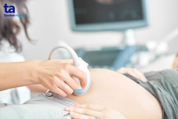 Sàng lọc trước sinh là một phương pháp y tế để kiểm tra và phát hiện những bệnh lý di truyền ở thai nhi, giúp cho người cha mẹ có thể đưa ra quyết định cho việc tiếp tục hay chấm dứt thai nghén.