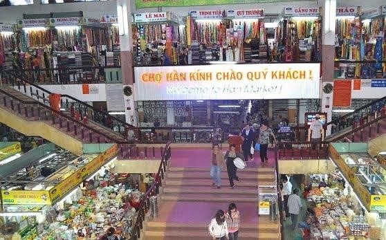 Cửa hàng Lotte tại Đà Nẵng. là một trong những trung tâm mua sắm hiện đại và đẳng cấp nhất tại thành phố Đà Nẵng, với không gian rộng rãi, đầy đủ các dịch vụ và sản phẩm chất lượng, thu hút đông đảo du khách và người dân địa phương.