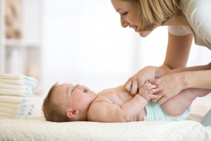 Cha mẹ cần chú ý vệ sinh vùng kín của trẻ sao cho đúng cách để tránh tình trạng nhiễm trùng.