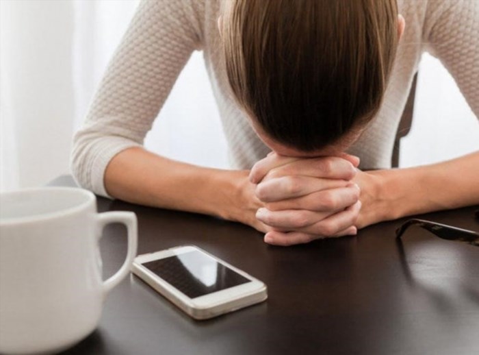 Nhiều cá nhân đã mắc phải tình trạng chán nản và các vấn đề tâm lý khác do sử dụng điện thoại quá mức.