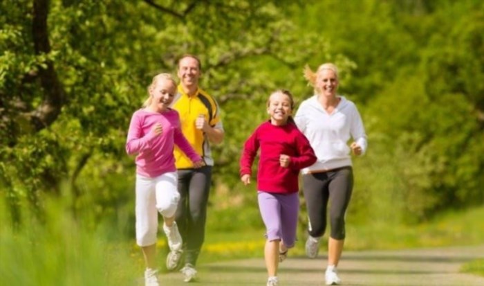 Vận động thường xuyên là một phần quan trọng trong chế độ dinh dưỡng và lối sống lành mạnh. Nó giúp cơ thể chống lại bệnh tật, tăng cường sức khỏe và giảm stress.