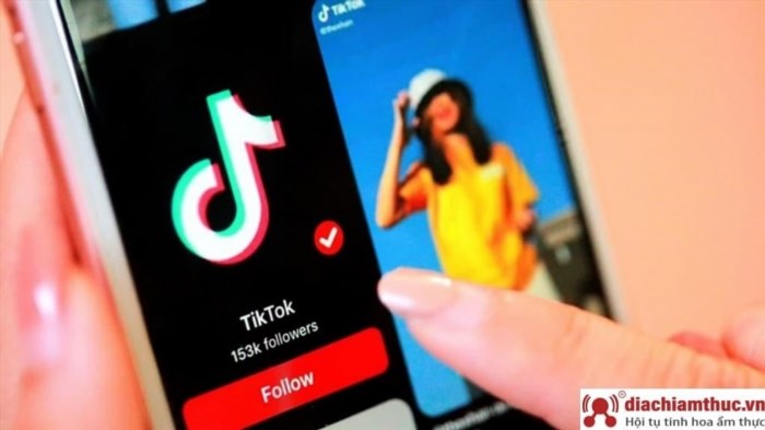 TikTok là một nền tảng giải trí đa phương tiện trực tuyến, cho phép người dùng tải lên, chia sẻ và xem các video ngắn vui nhộn, bao gồm các thể loại như hài hước, âm nhạc, vũ đạo và nhiều hơn nữa. TikTok đã trở thành một hiện tượng toàn cầu, thu hút hàng triệu người dùng và trở thành một phần của văn hóa trực tuyến của giới trẻ.