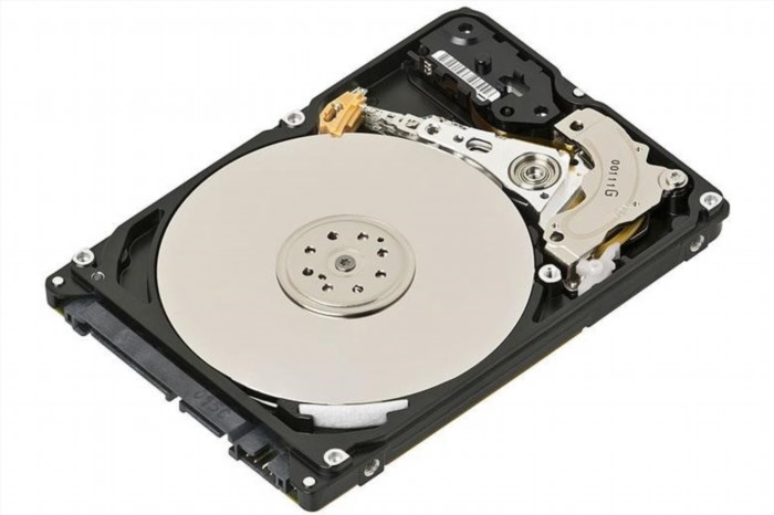 Ổ cứng HDD là một thiết bị lưu trữ dữ liệu được sử dụng phổ biến trên máy tính, có khả năng lưu trữ lớn và độ bền cao. Tuy nhiên, tốc độ truy xuất dữ liệu của ổ cứng HDD thường chậm hơn so với các loại ổ cứng khác như SSD.