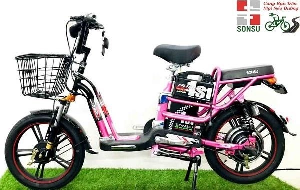 Xe đạp điện Sonsu là một trong những sản phẩm phổ biến của công nghệ Hàn Quốc, được trang bị đầy đủ các tính năng tiện ích như động cơ mạnh mẽ, ổn định và an toàn khi vận hành trên đường phố.