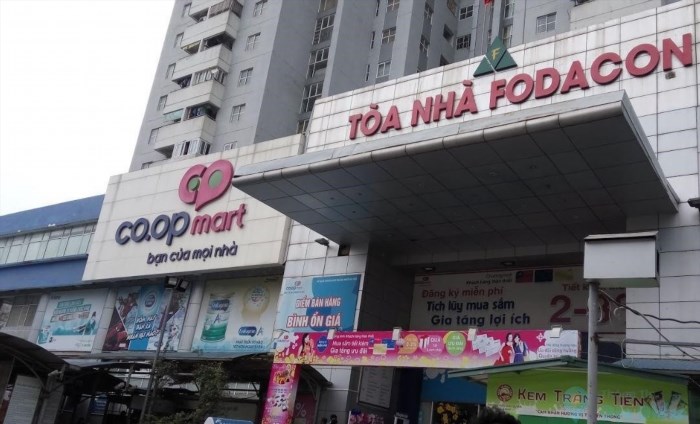 Hệ thống siêu thị Co.opMart tại Hà Nội là một trong những điểm mua sắm được ưa chuộng bởi đa dạng sản phẩm, dịch vụ và chất lượng phục vụ tốt. Với địa điểm thuận tiện và không gian rộng rãi, Co.opMart là nơi lý tưởng để mua sắm và giải trí cho gia đình và bạn bè.