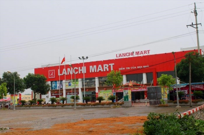 Chuỗi siêu thị Lan Chi Mart tại Hà Nội là một trong những địa chỉ mua sắm được ưa chuộng bởi đa dạng sản phẩm và chất lượng dịch vụ tốt. Với các cửa hàng được thiết kế hiện đại và tiện nghi, Lan Chi Mart là lựa chọn lí tưởng để mua sắm và trải nghiệm mua sắm thú vị tại thủ đô.