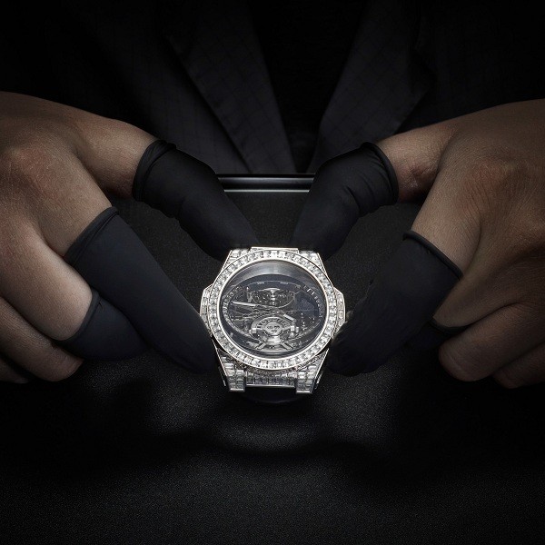cách đeo đồng hồ hublot