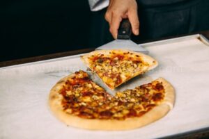 Cách làm bánh pizza bằng chảo