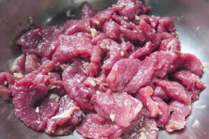 Cách nấu thịt trâu rau cần