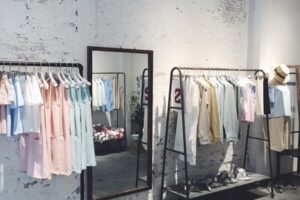 Kích thước giá treo quần áo shop