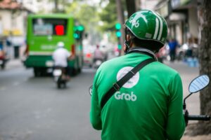 Nên chạy xe ôm công nghệ hãng nào