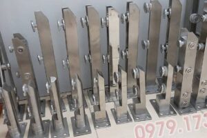 Trụ lan can kính inox 304